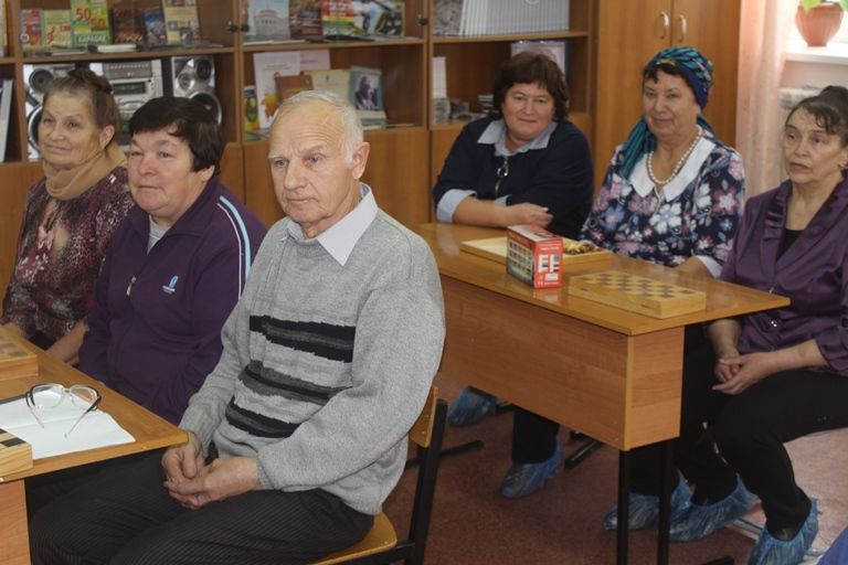 В Дрожжаном определились чемпионы по шашкам и шахматам среди пенсионеров