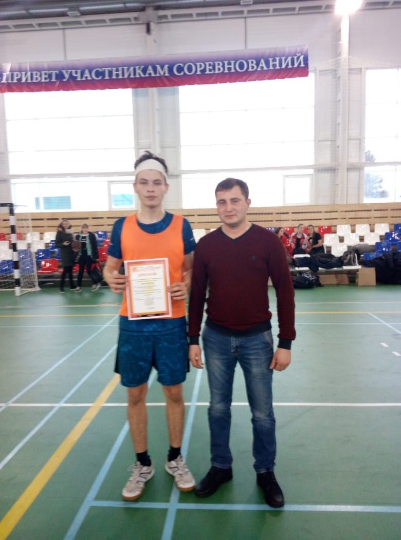 В Дрожжаном прошла  школьная баскетбольная лига  "КЭС - БАСКЕТ"