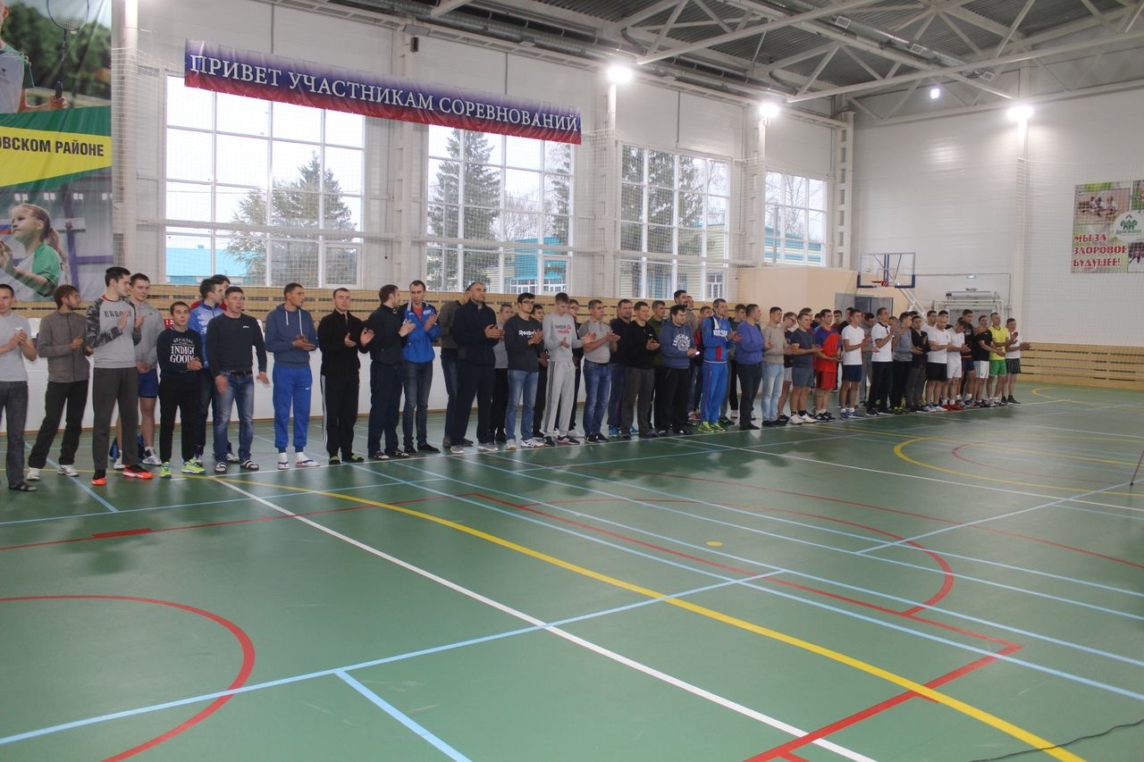 В Дрожжаном 12 волейбольных команд боролись за звание чемпиона