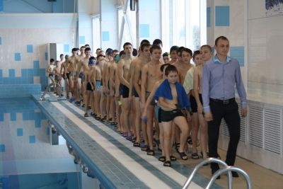 В Дрожжаном прошли соревнования по плаванию среди учащихся школ и студентов