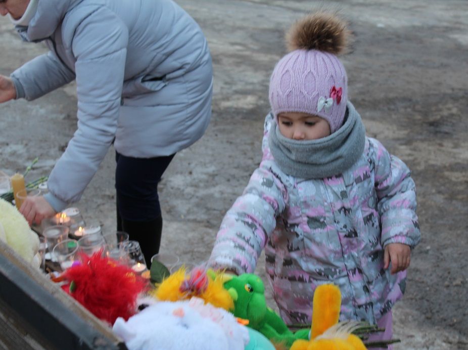 Дрожжановцы в память о жертвах пожара в Кемерово запустили в небо десятки воздушных шаров