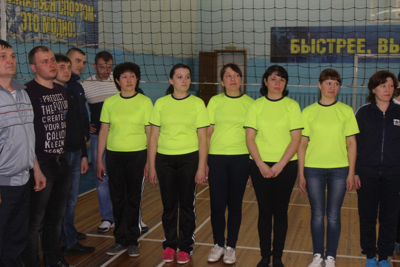 В Дрожжаном стартовал чемпионат района по волейболу