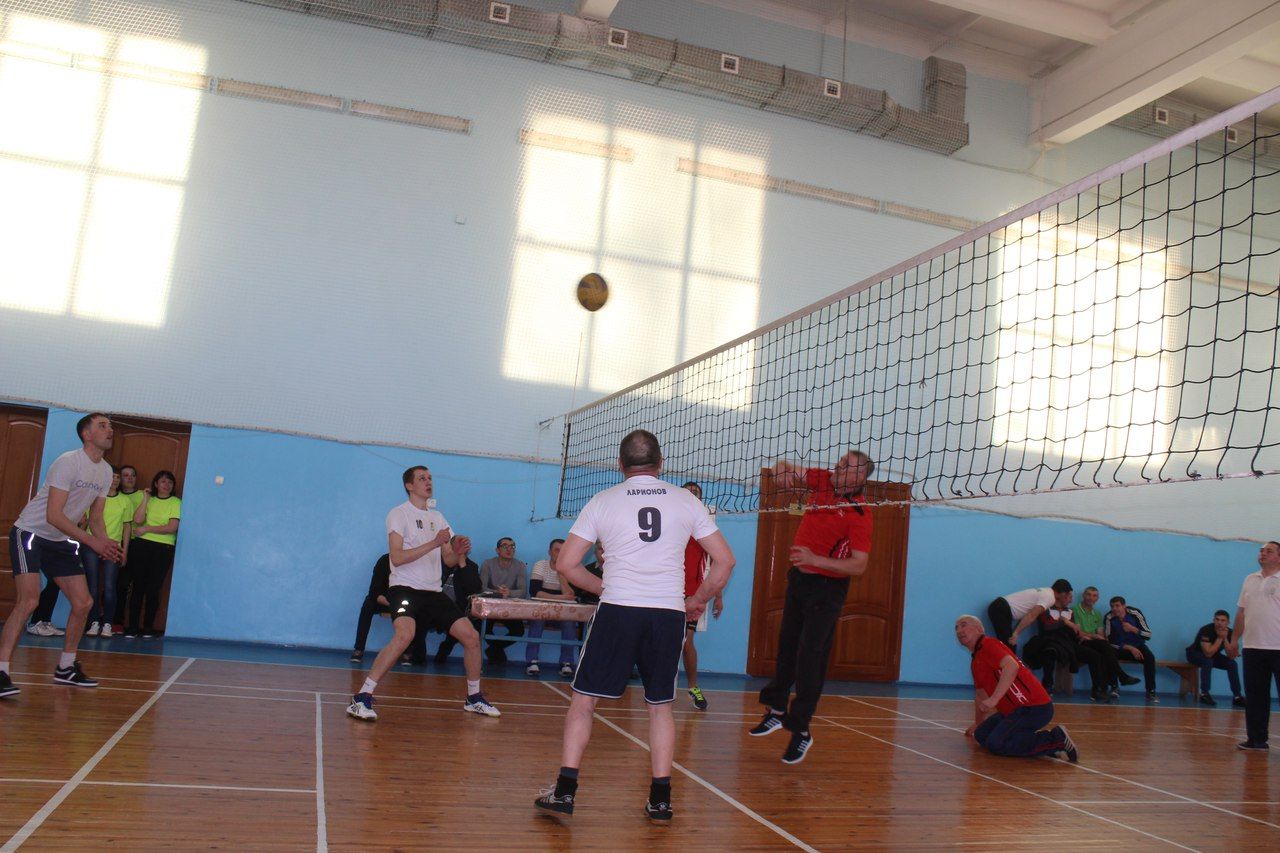В Дрожжаном стартовал чемпионат района по волейболу