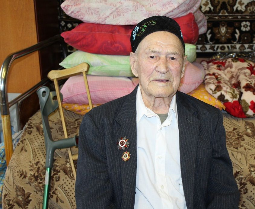 Марат Гафаров вручил подарки ветеранам Великой Отечественной войны