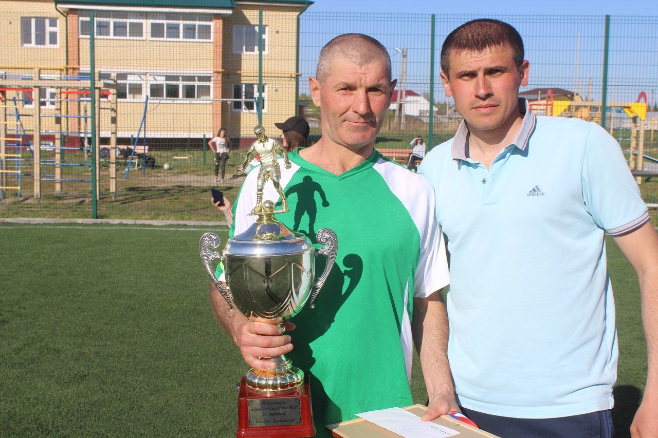 В Дрожжаном прошел чемпионат по футболу памяти чемпиона Татарстана Марата Салахова