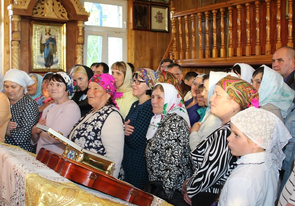 В день своего рождения митрополит  Феофан совершил Литургию в Дрожжановском районе