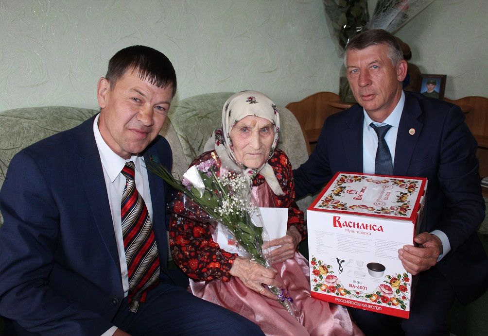 С 90-летним юбилеем  поздравили жительницу Дрожжановского  района