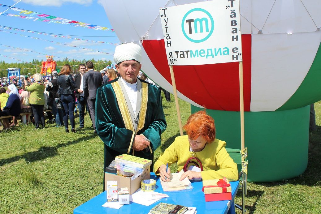На празднике Сабантуй дрожжановцы подписались на газеты "Туган як" и "Таван ен"