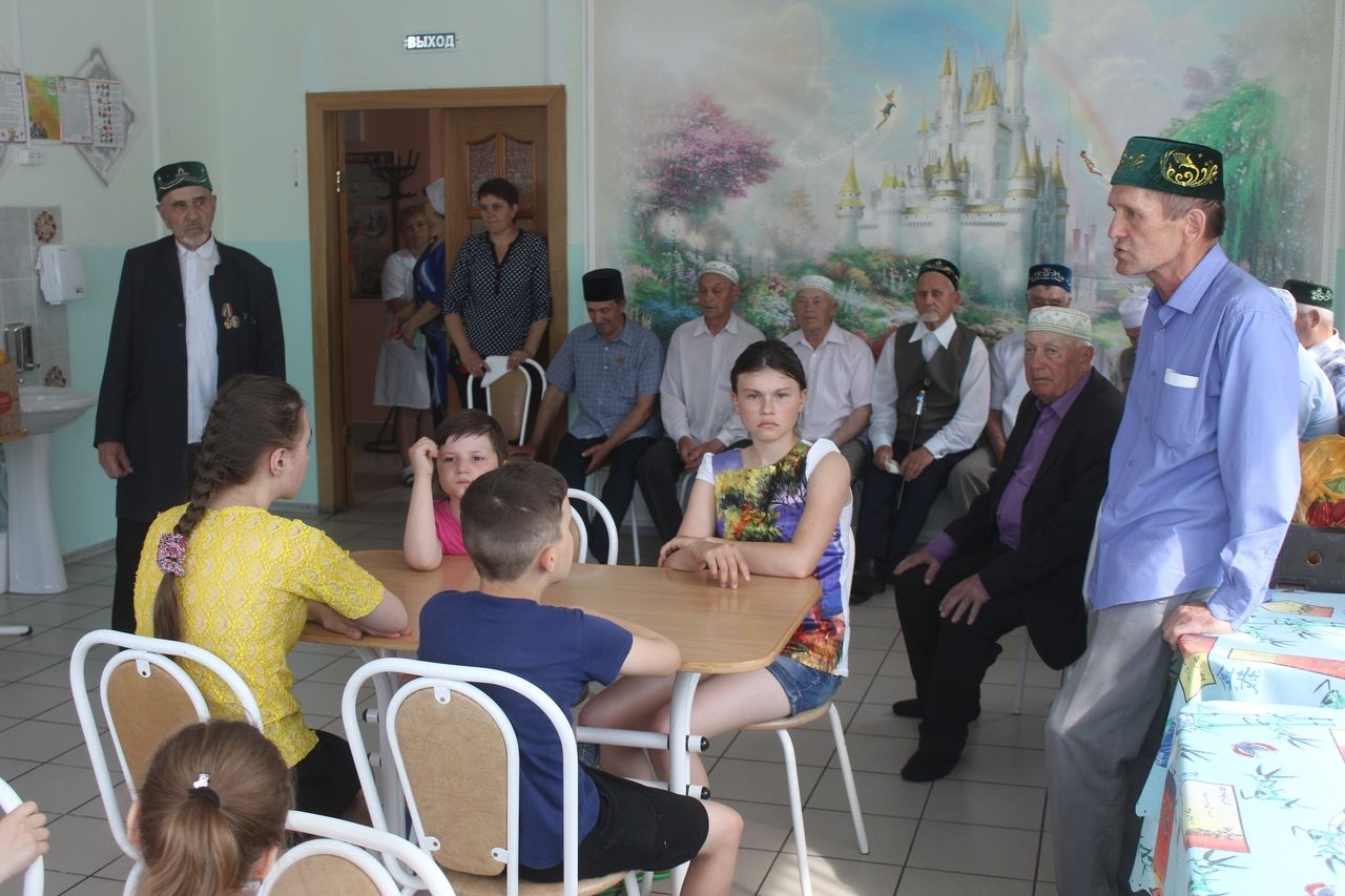 Активисты Стародрожжановской мечети посетили  приют "Тёплый дом" c подарками
