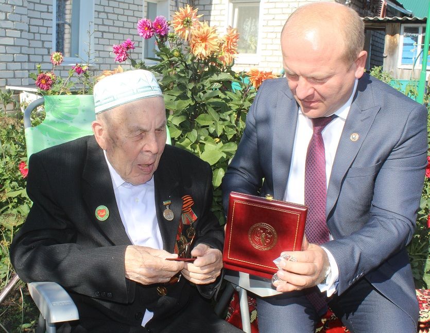 &nbsp;В Дрожжановском районе &nbsp;завершилось награждение ветеранов  медалью  «За доблестный труд»