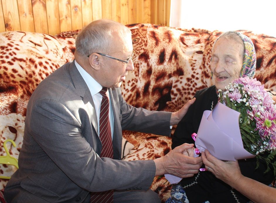 Шакир Ягудин провел прием граждан, посетил приют, поздравил ветерана в Дрожжановском районе