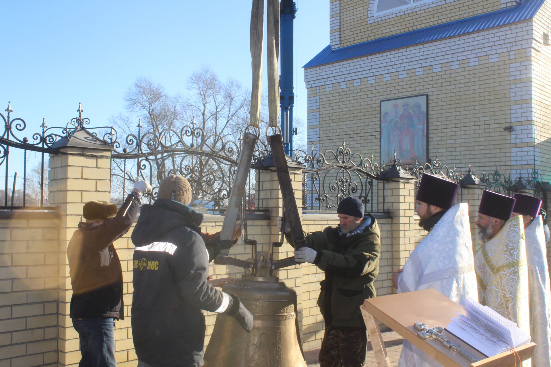 В селе Нижнее Чекурское Дрожжановского района  состоялось освещение и поднятие купола часовни