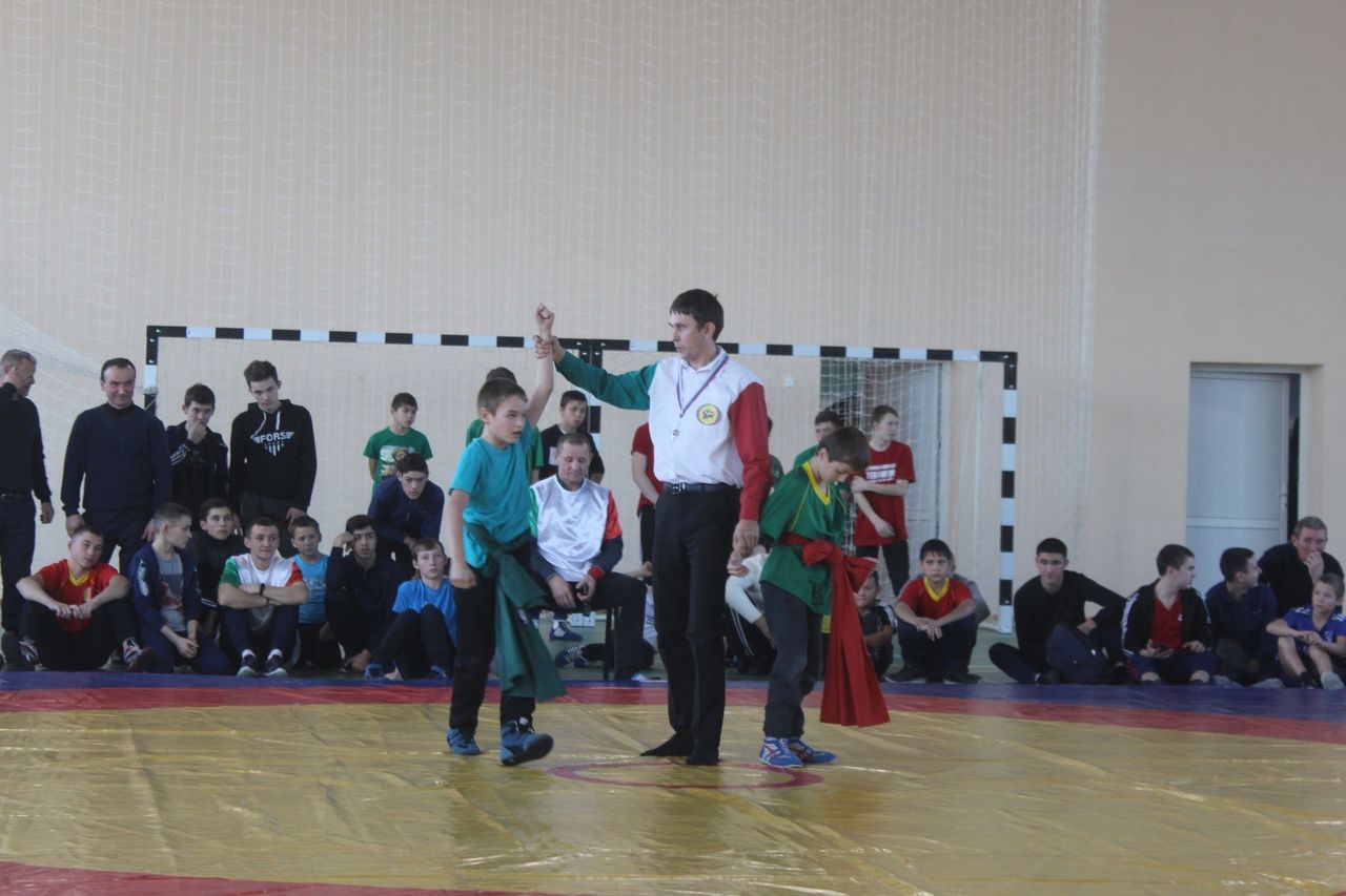 В Дрожжаном стартовал турнир по борьбе «Корэш» памяти С. Нафиева