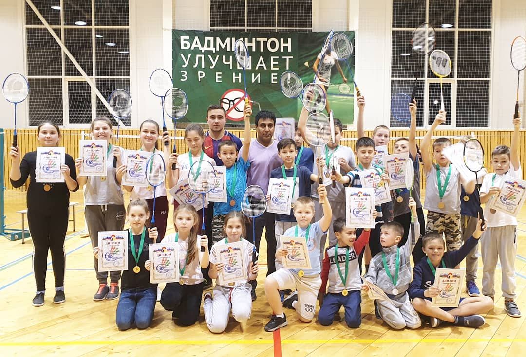 Ко дню Матери в Дрожжаном прошёл турнир по бадминтону