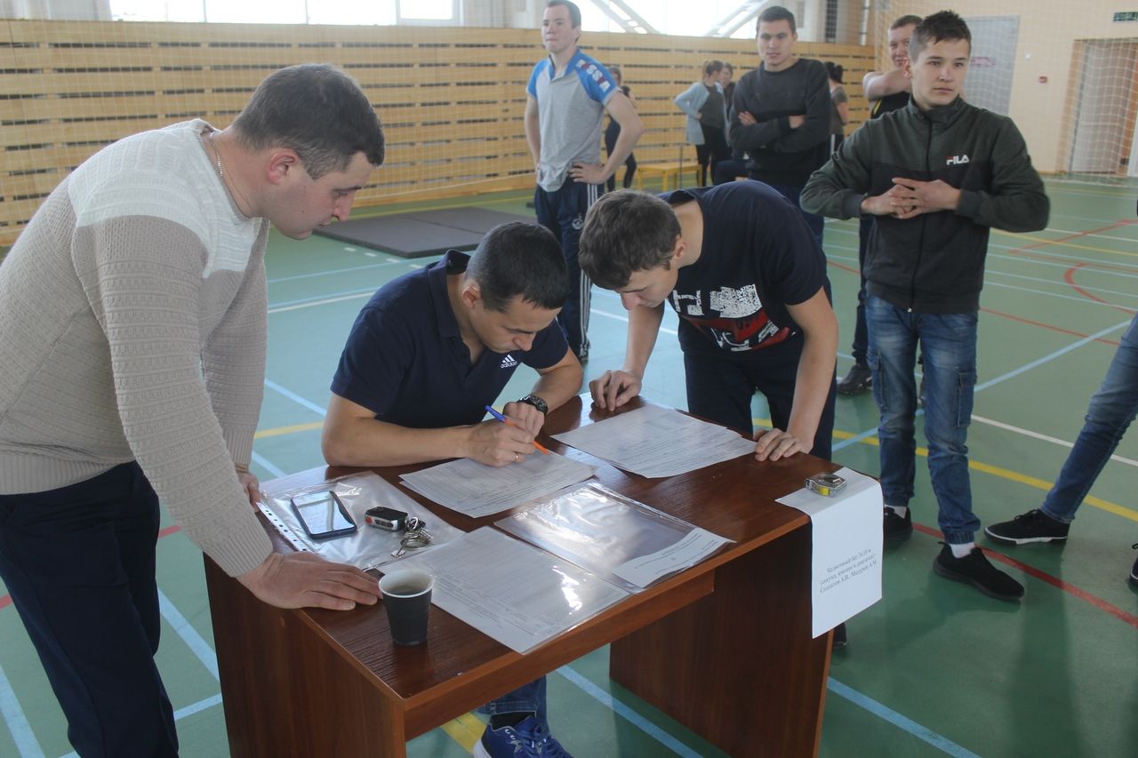 Дрожжановские студенты сдают ГТО