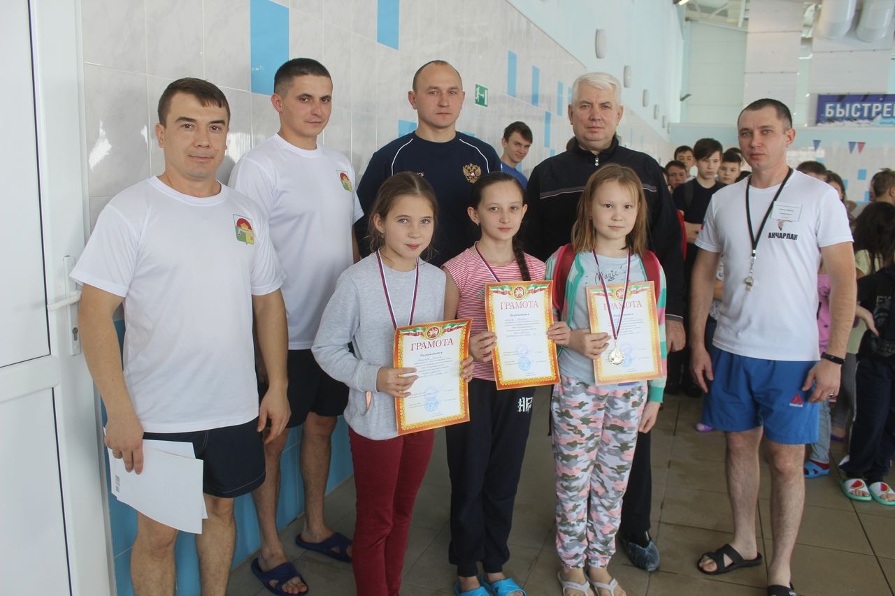 В честь Дня народного единства в Дрожжаном прошел чемпионат по плаванию