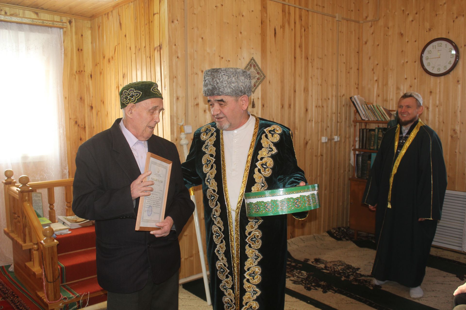Имам-хатибу  мечети села Малая Цильна  вручили Благодарственное письмо от имени муфтия Татарстана