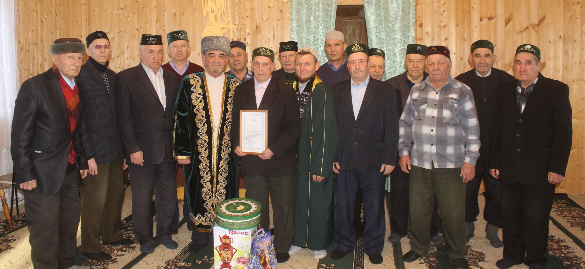 Имам-хатибу  мечети села Малая Цильна  вручили Благодарственное письмо от имени муфтия Татарстана