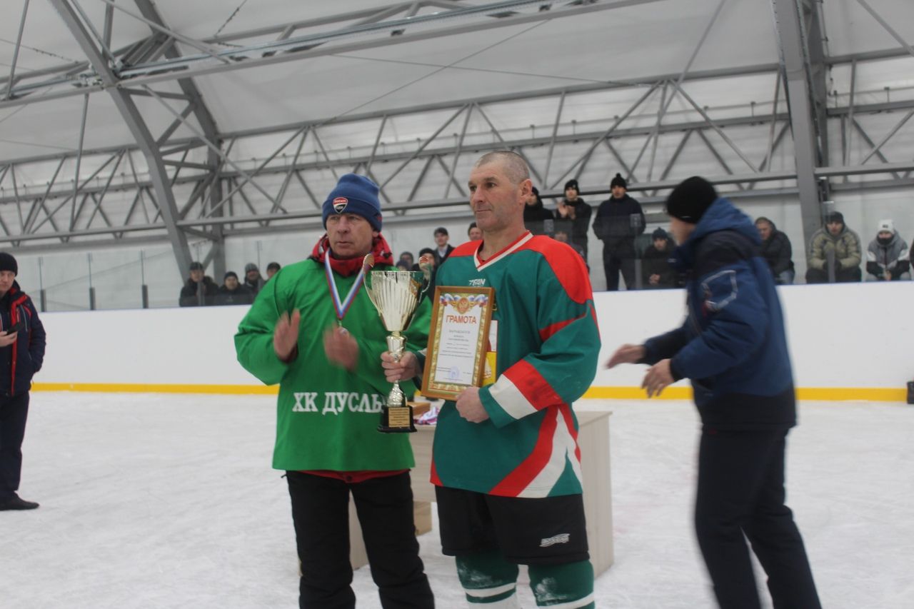 В Дрожжаном прошли финальные игры  по хоккею на переходящий кубок главы  района