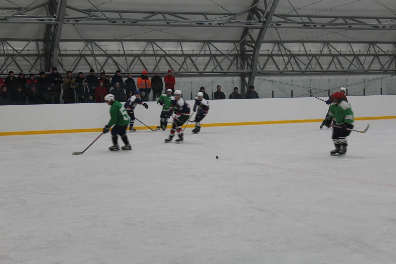 В Дрожжаном прошли финальные игры  по хоккею на переходящий кубок главы  района