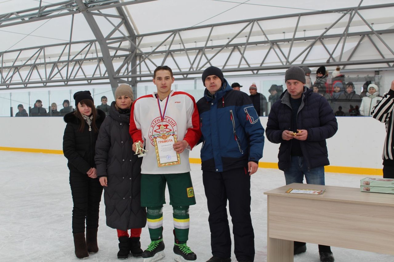 В Дрожжаном  прошел турнир по хоккею с шайбой памяти Богдана Ахметханова