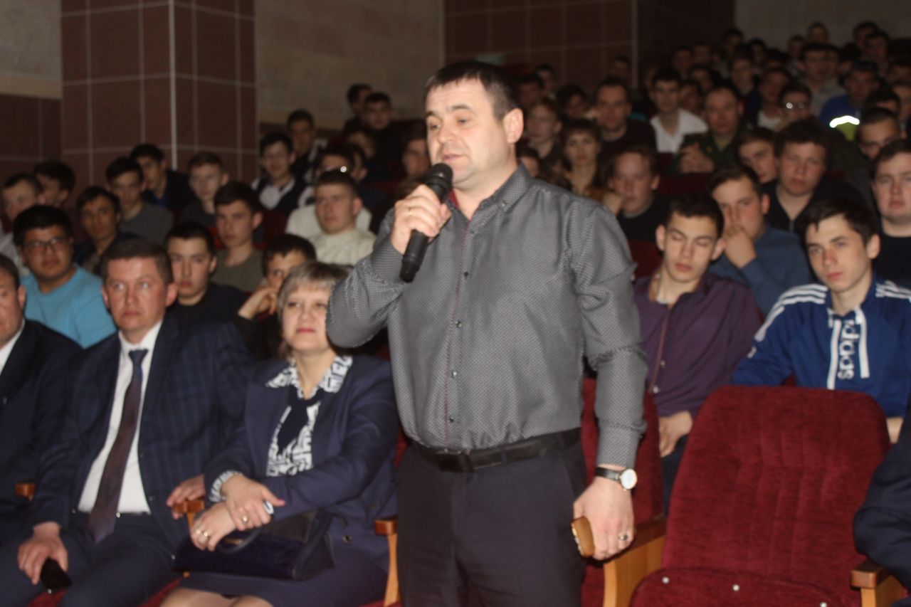 Сария Сабурская и Сергей Погодин провели в Дрожжаном день правовых знаний