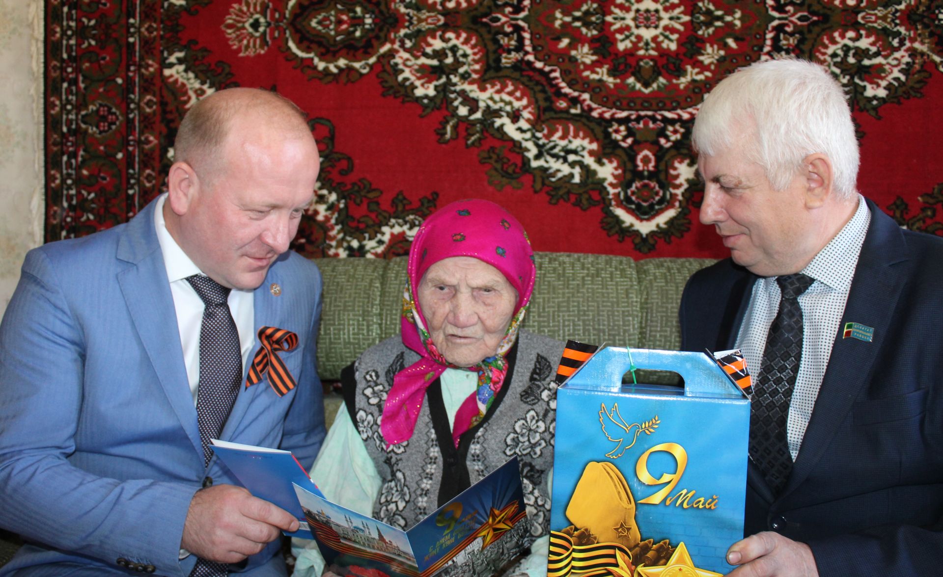 Глава Дрожжановского района Марат Гафаров  поздравил ветеранов с Днем Победы