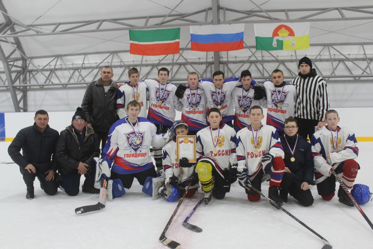 В Дрожжаном прошёл турнир по хоккею на призы клуба «Золотая шайба»