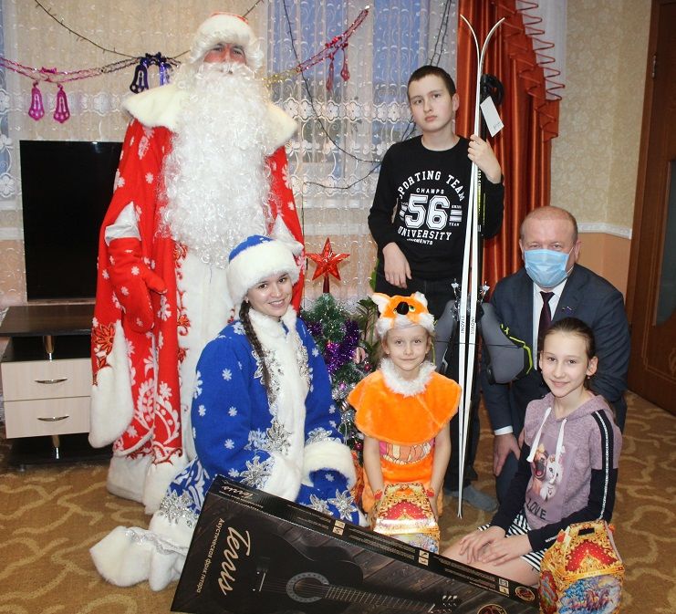 Марат Гафаров исполнил новогодние желания юных дрожжановцев