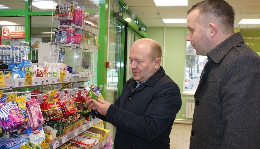 Марат Гафаров проверил наличие продуктов в дрожжановских магазинах