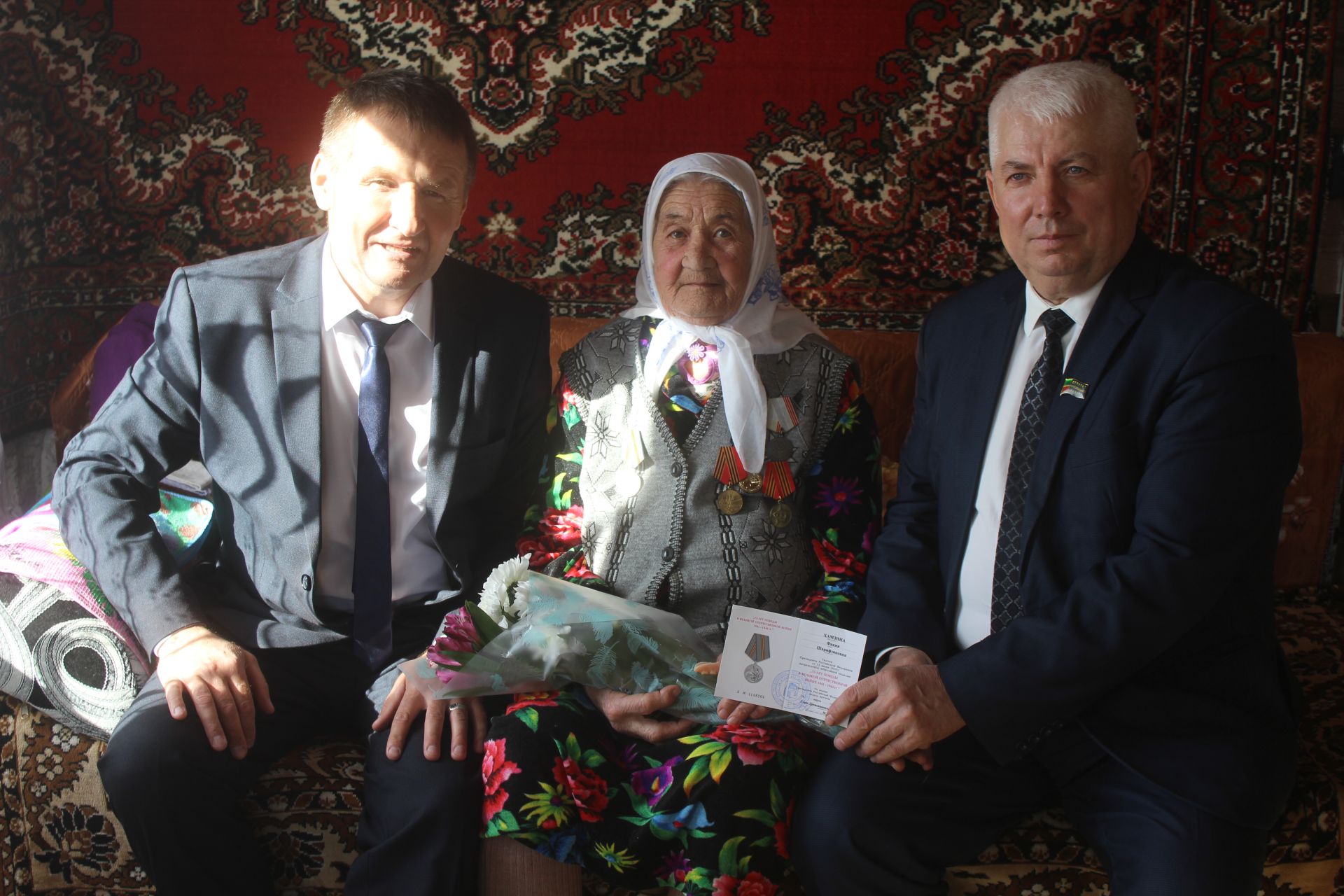 Труженикам тыла Нижнечекурского сельского поселения вручили юбилейные медали