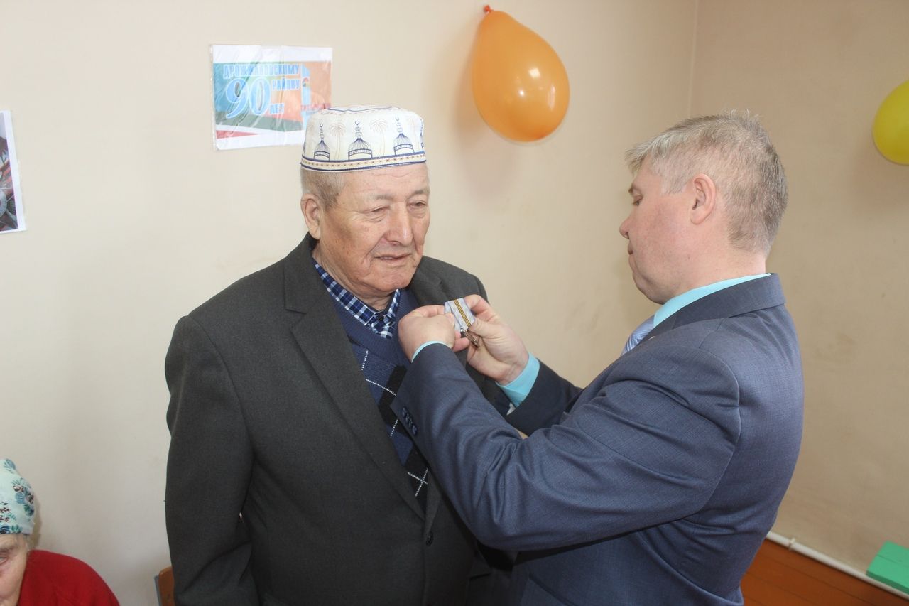 Вручение юбилейных медалей Победы ветеранам тыла села Чепкас Ильметьево и Хорновар - Шигали