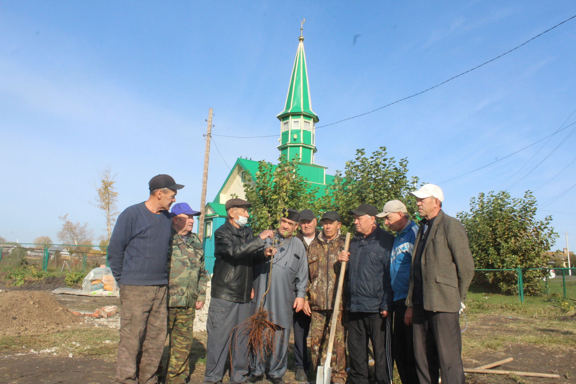 Возле мечети села Новое Дрожжаное заложили яблонево-грушевый сад