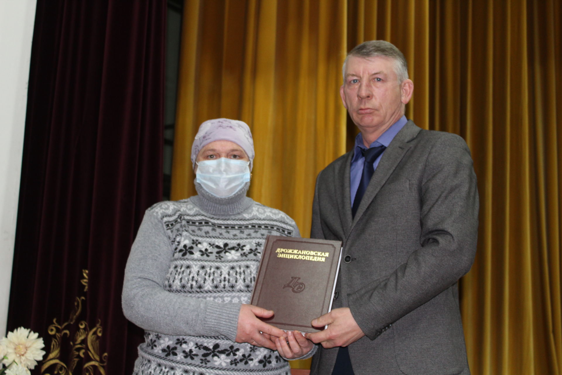 Библиотеки района получили в дар Дрожжановскую энциклопедию