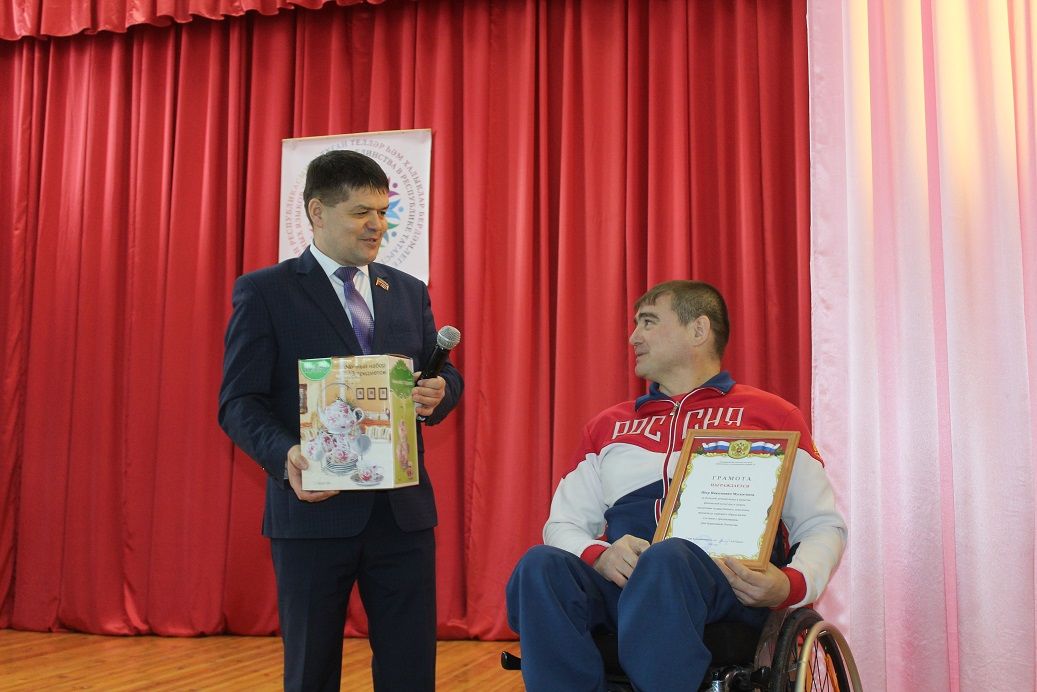 В Дрожжановском районе чествовали серебряного чемпиона РФ по армрестлингу