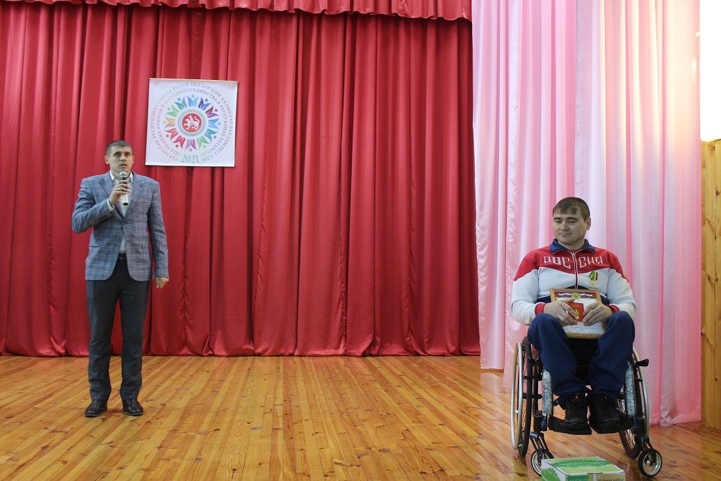 В Дрожжановском районе чествовали серебряного чемпиона РФ по армрестлингу