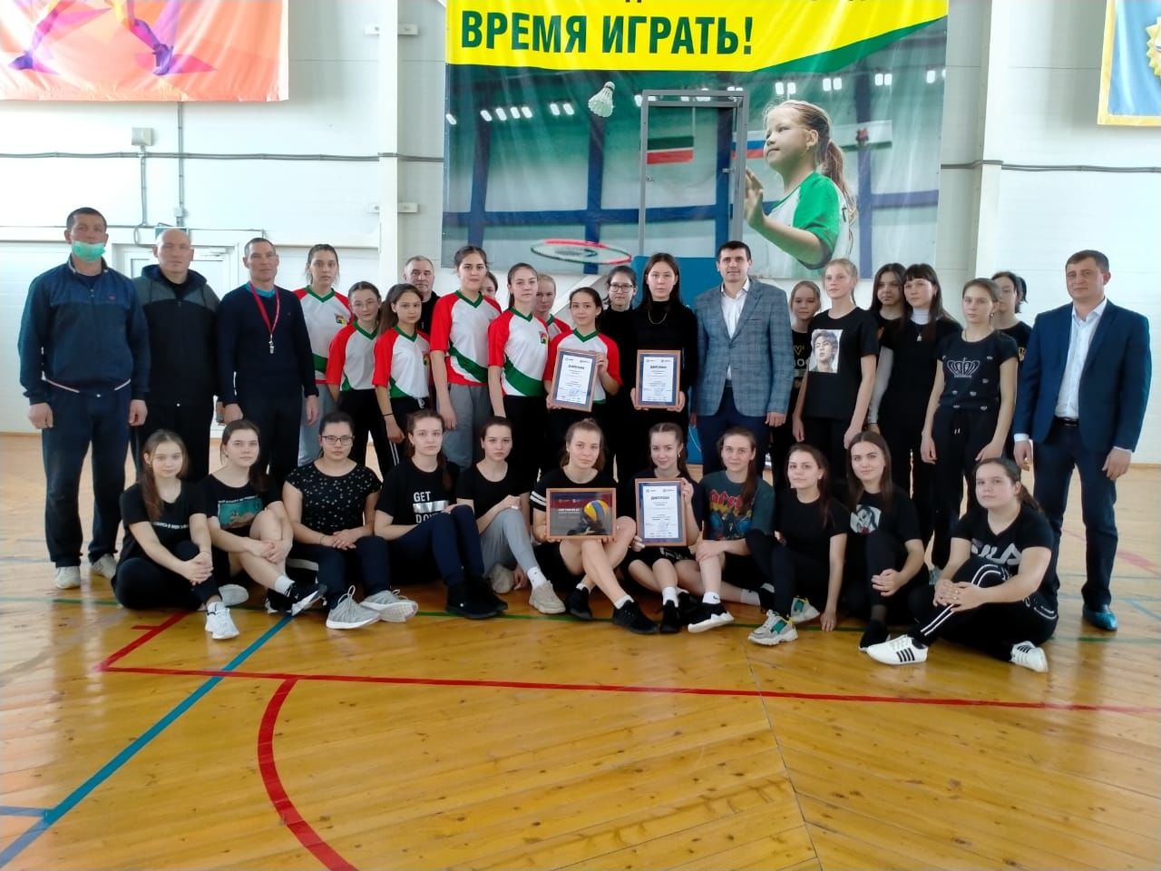 В Дрожжаном выявили лучшую волейбольную школьную команду