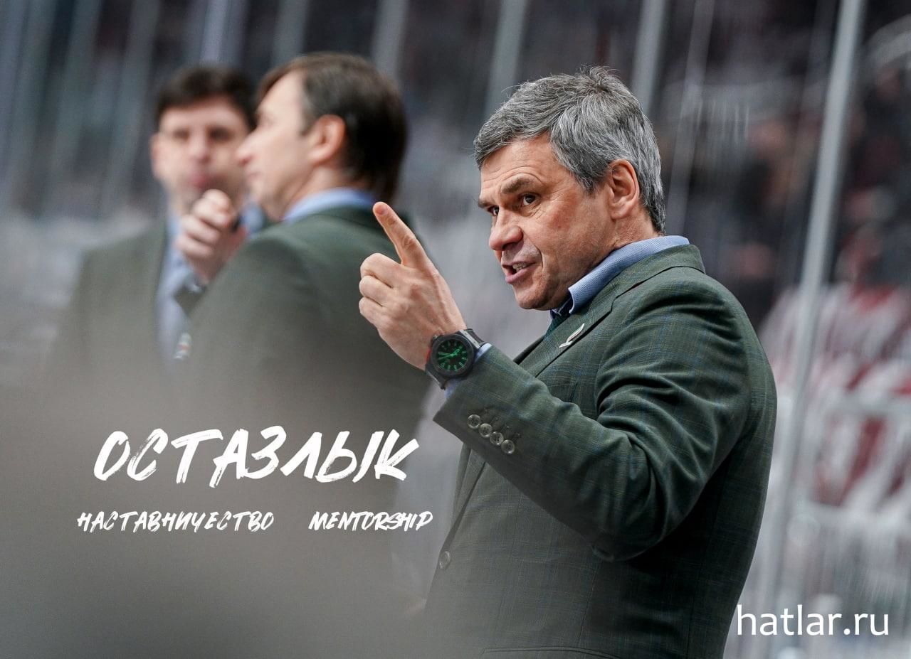 Президент РТ презентовал татарские открытки с участием команды «Ак Барс»