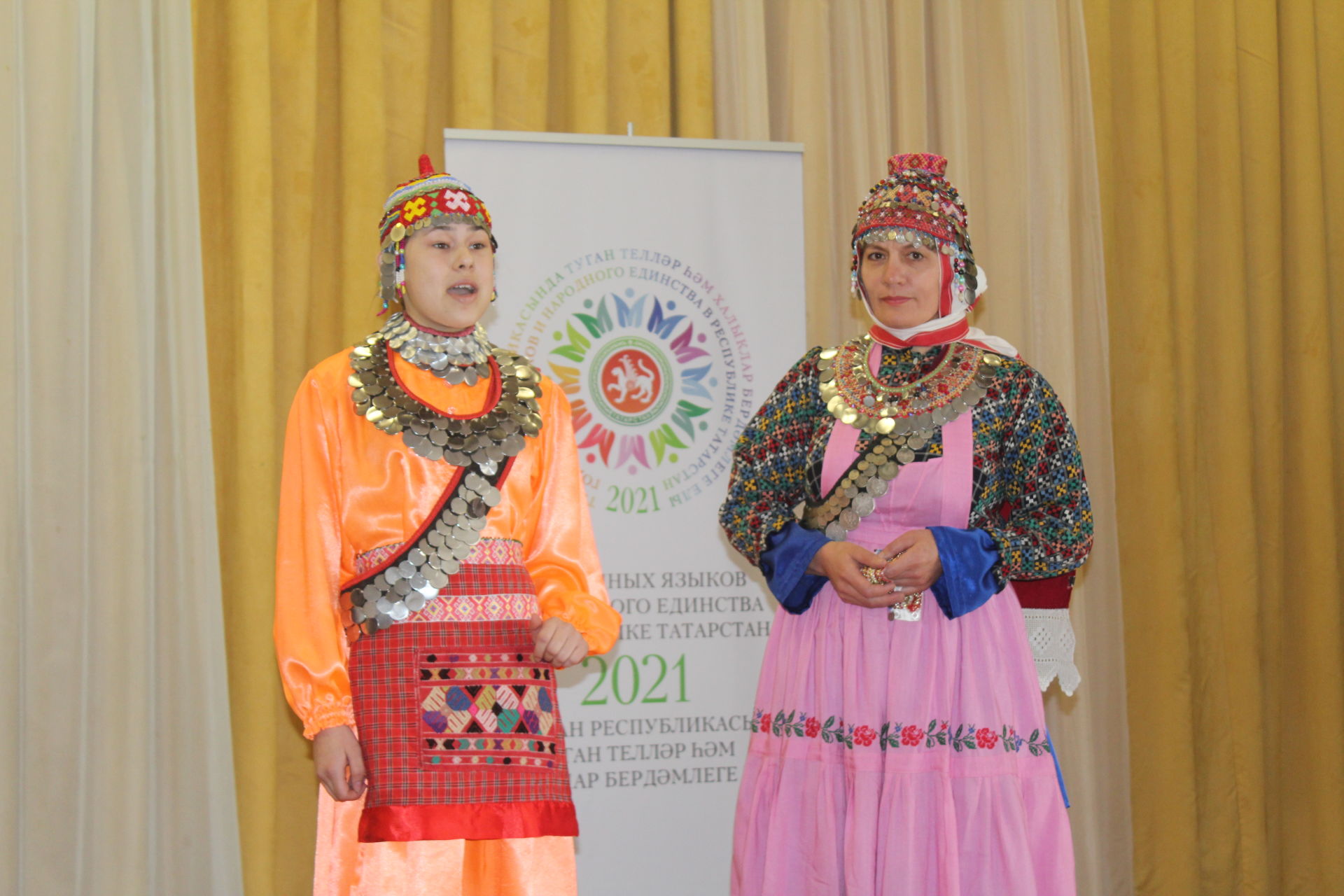 Дрожжановские школьники презентовали национальные костюмы