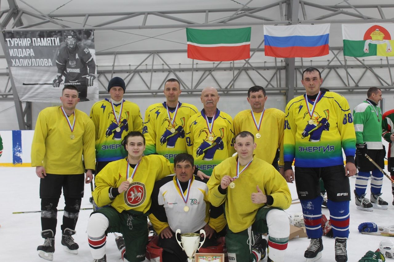 В Дрожжаном определены победители Чемпионата по хоккею среди организаций и учреждений