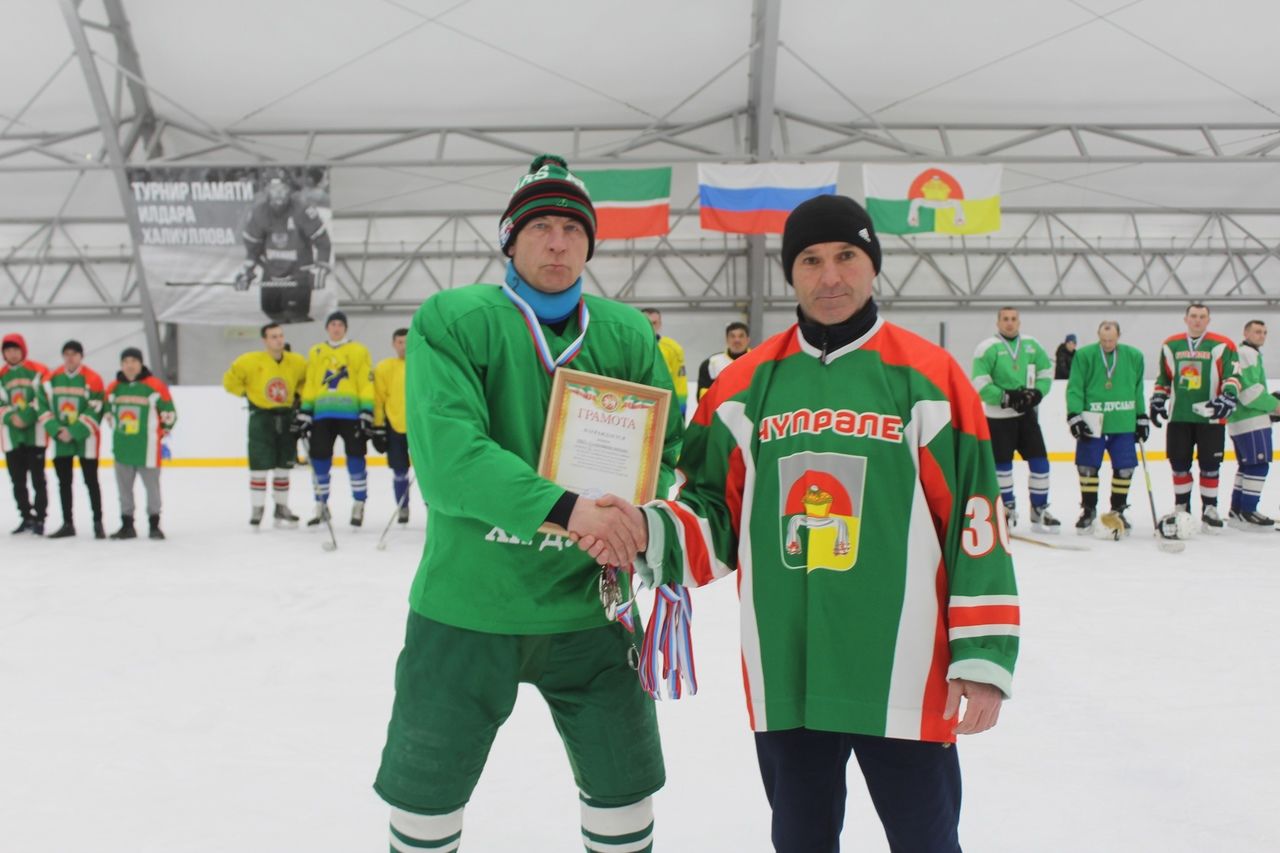 В Дрожжаном определены победители Чемпионата по хоккею среди организаций и учреждений