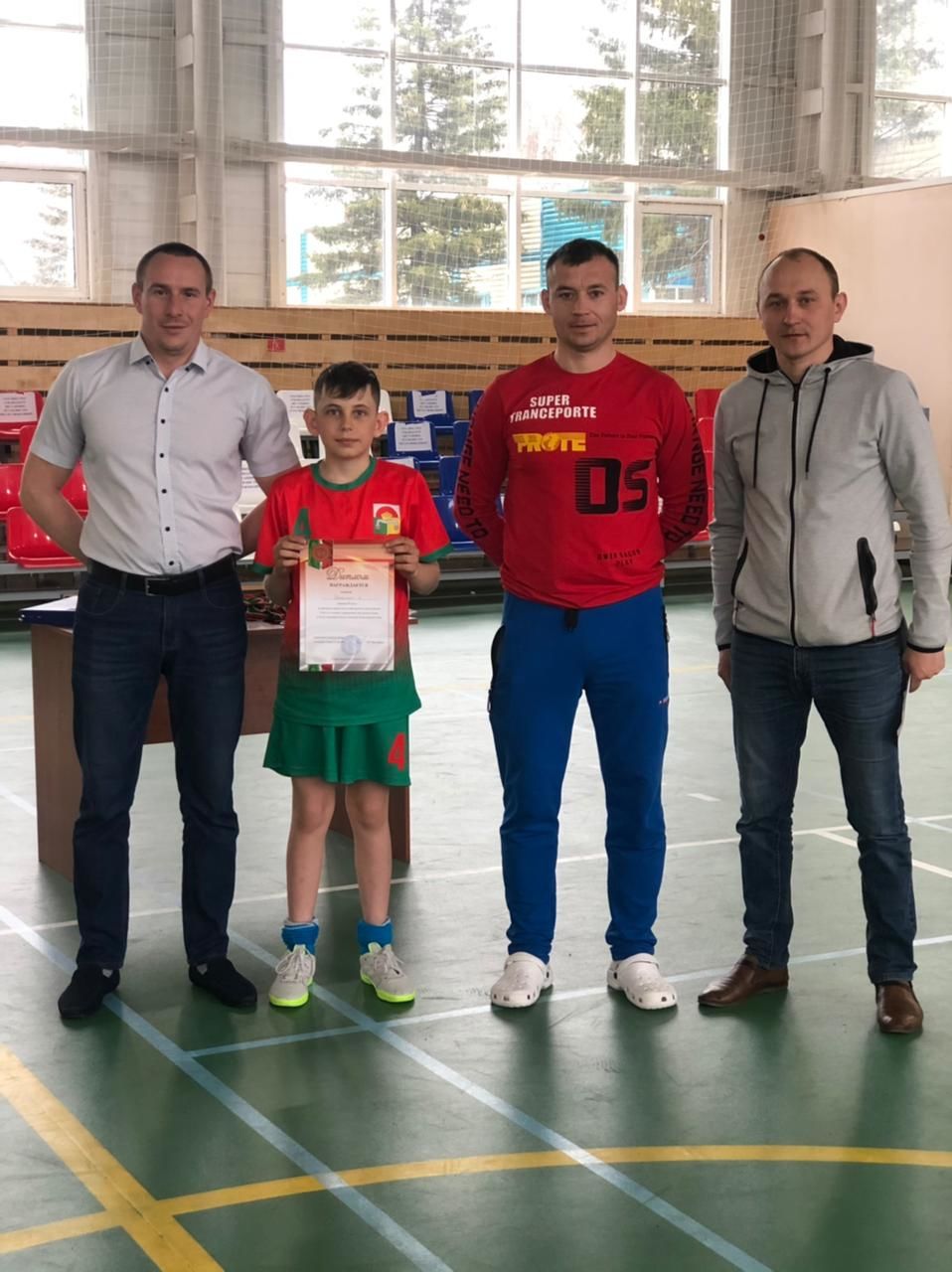 В Дрожжаном стали известны победители по мини-футболу среди юношей 11-14 лет и младше