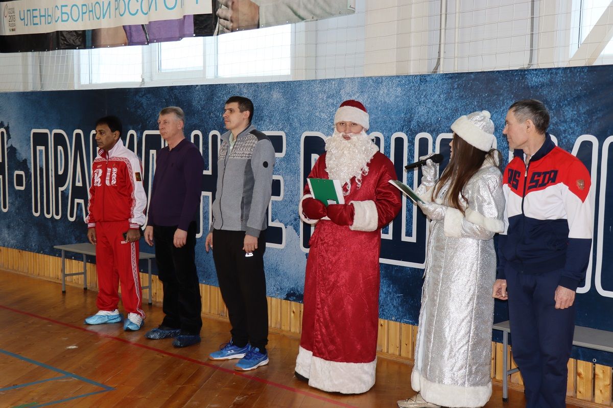 Турнир на призы «Деда Мороза» в Дрожжаном собрал самых лучших спортсменов по бадминтону