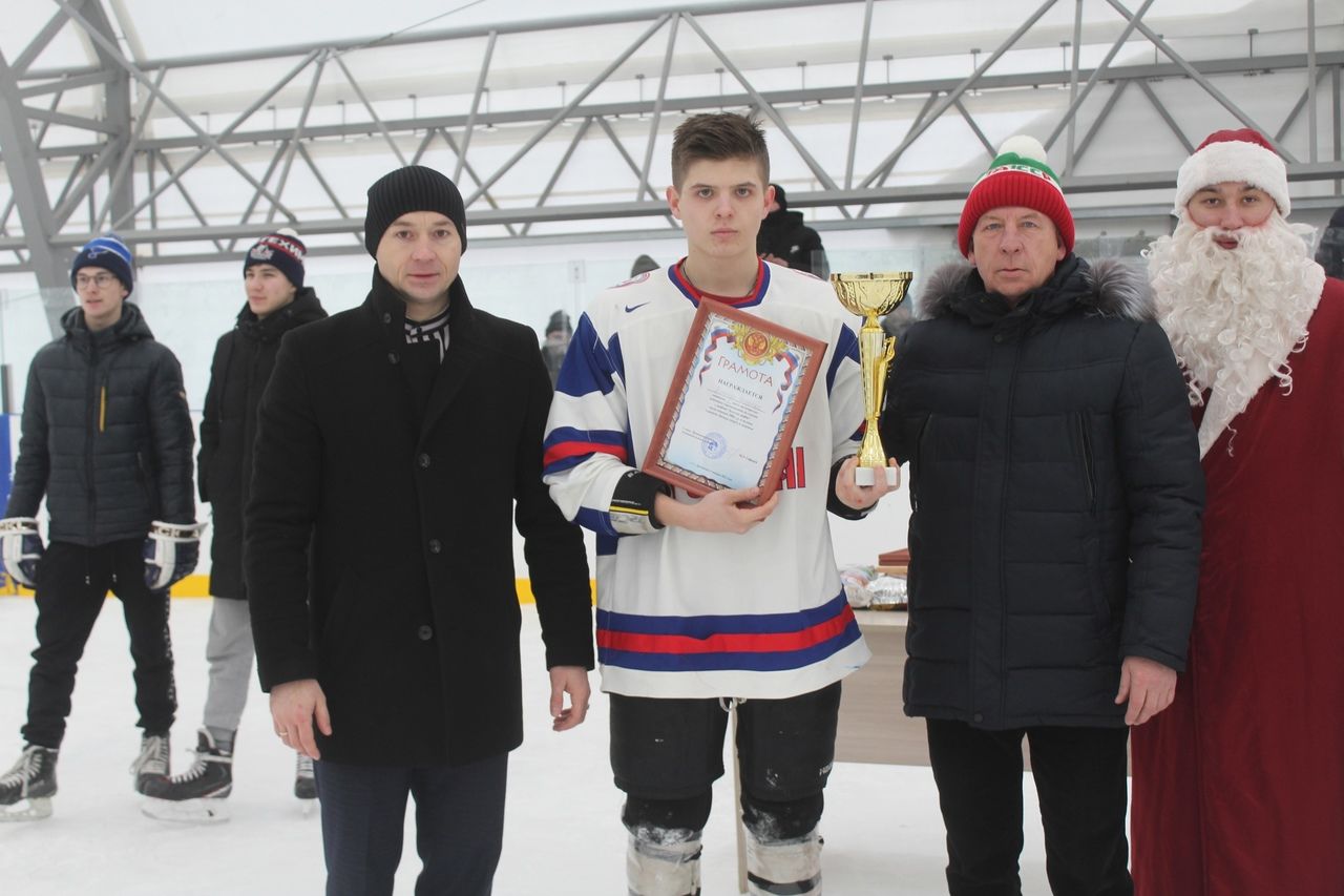 В Дрожжаном прошёл турнир по хоккею с шайбой «Золотая шайба»