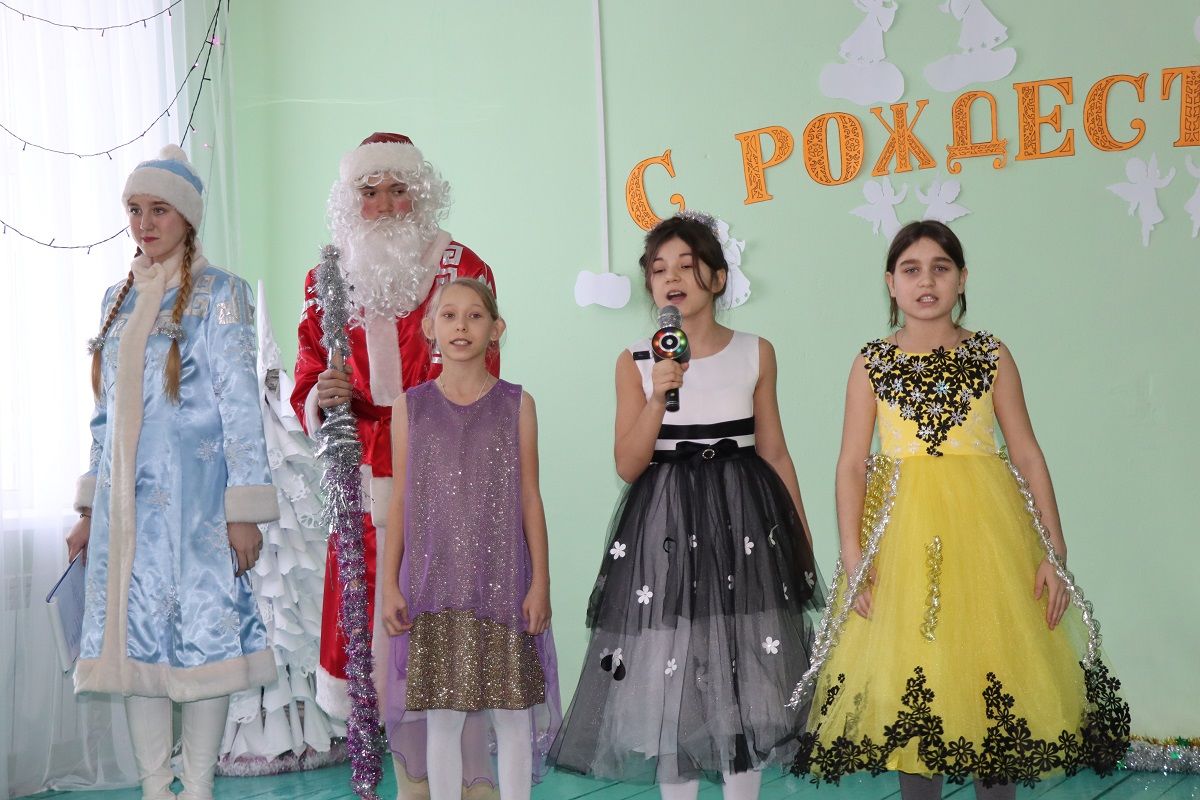 Марат Гафаров и Николай Угаслов посетили рождественский праздник в Городищенской СОШ