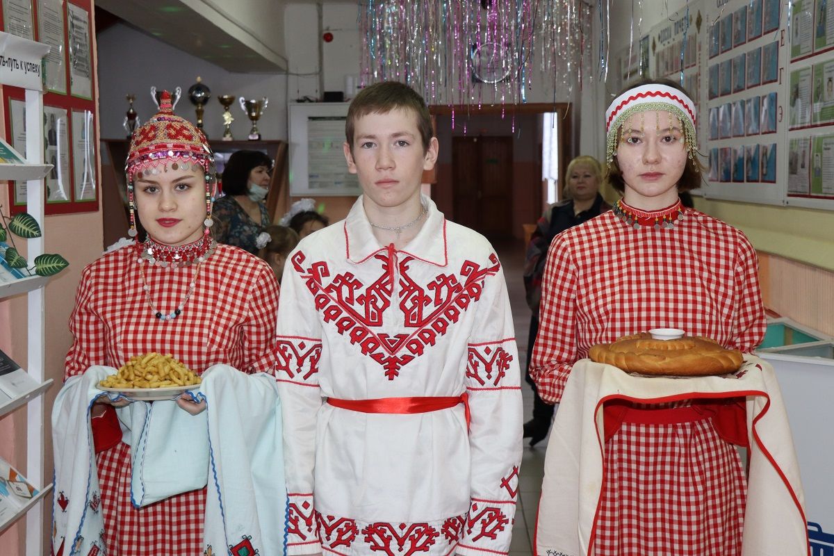 Марат Гафаров и Николай Угаслов посетили рождественский праздник в Городищенской СОШ