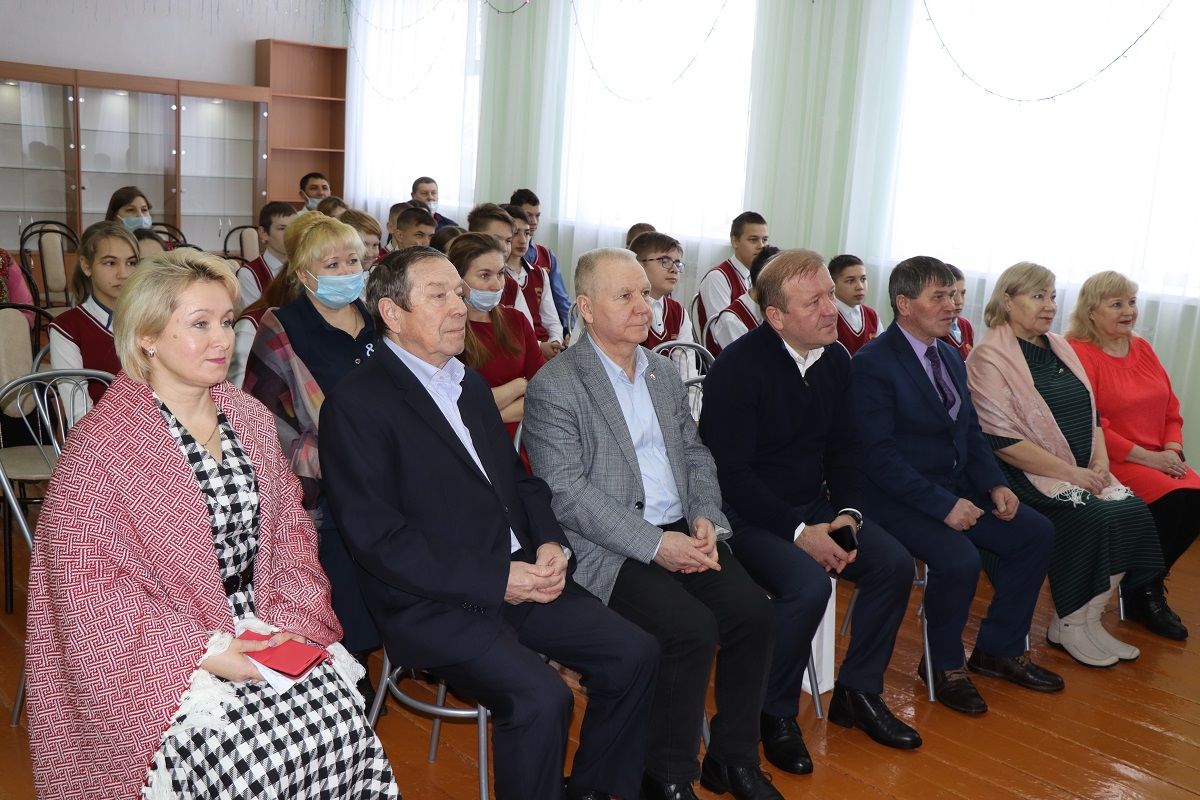 Марат Гафаров и Николай Угаслов посетили рождественский праздник в Городищенской СОШ