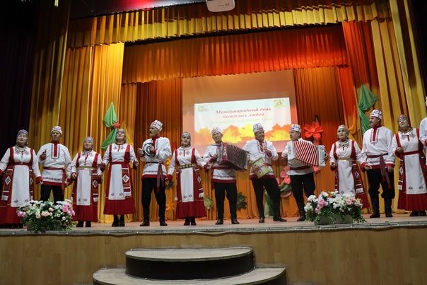 В районном доме культуры был праздничный концерт по случаю Международного Дня пожилых людей