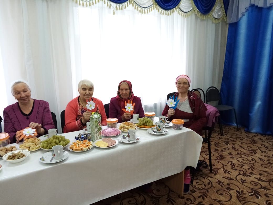 В Стародрожжановском детсаду «Солнышко» прошел праздник в честь Дня пожилых людей