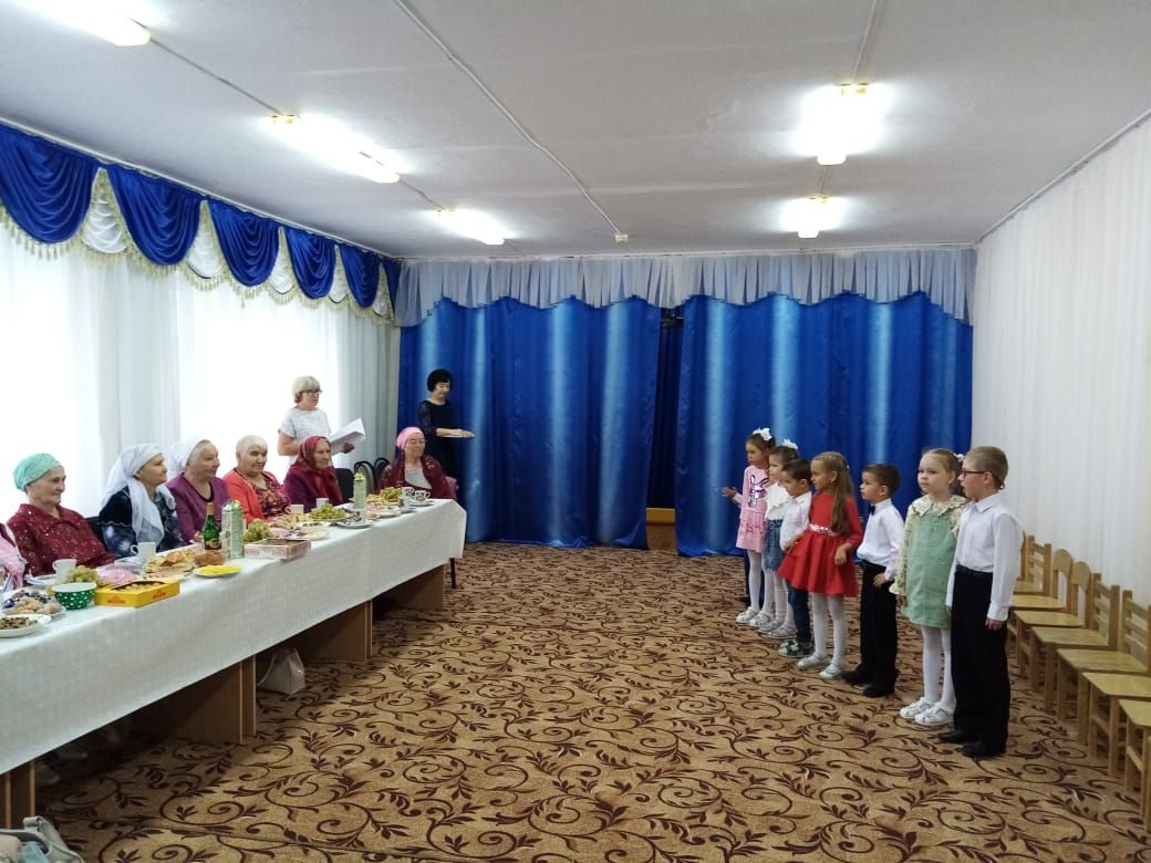 В Стародрожжановском детсаду «Солнышко» прошел праздник в честь Дня пожилых людей